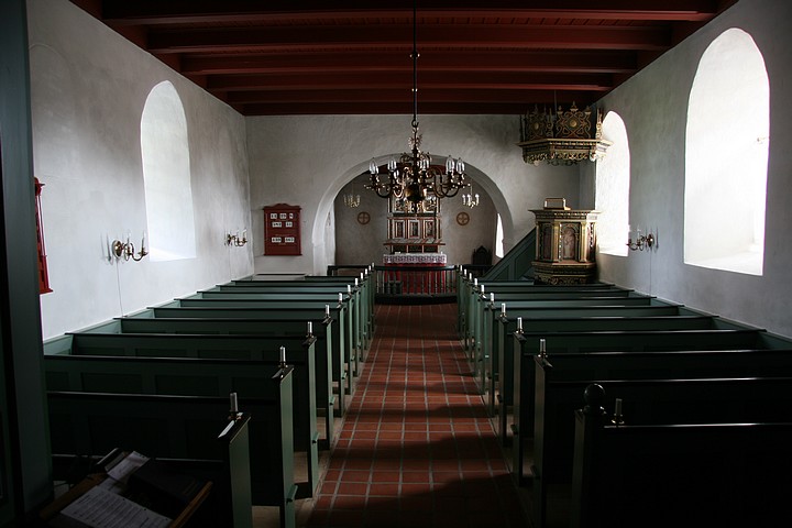 N&oslash;lev Kirke, kirkerummet